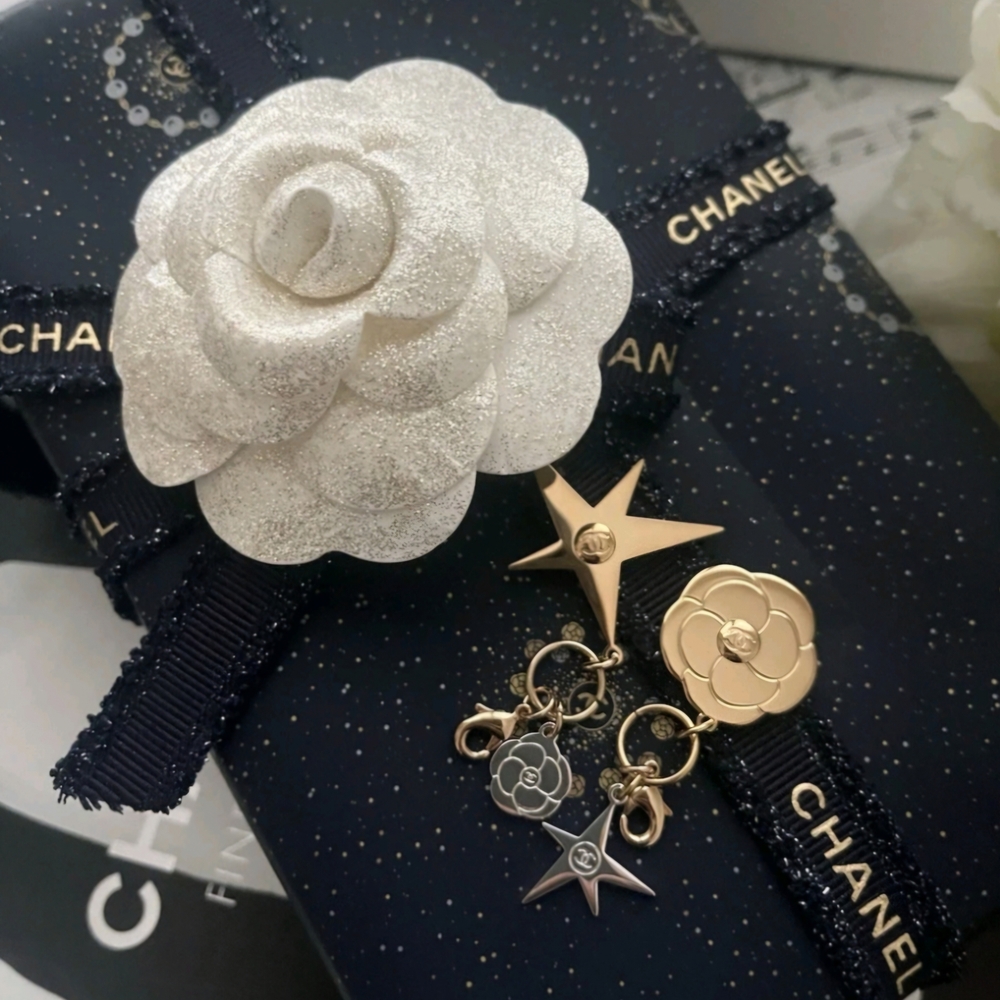 Chanel 2025 Holiday Charms X2 New - Picture 2 of 7